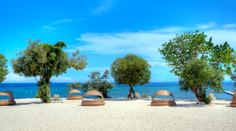 BE Grand Resort Bohol beach