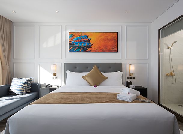 Danang Golden Bay Hotel Executive Room bed