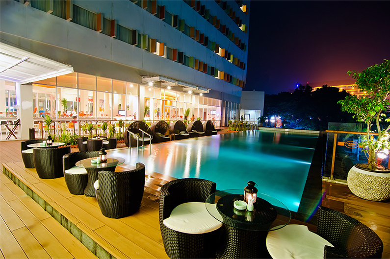 Harris Hotel Batam Center outdoor pool
